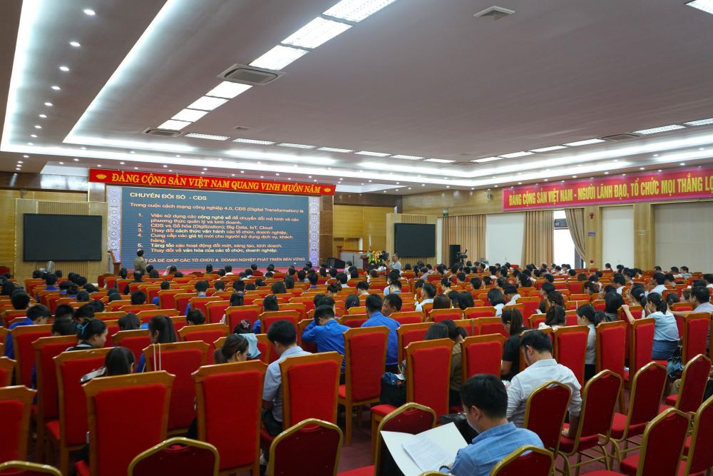 To&agrave;n cảnh buổi thuyết tr&igrave;nh - Ảnh: L.T